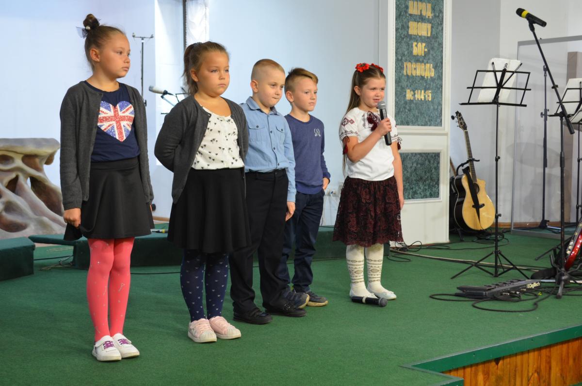 День Вчителя в Євангельській церкві "Благодать"