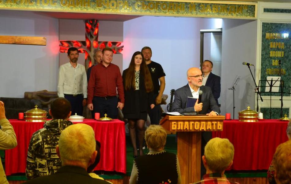 Посвячення нового диякона в церкві "Благодать"