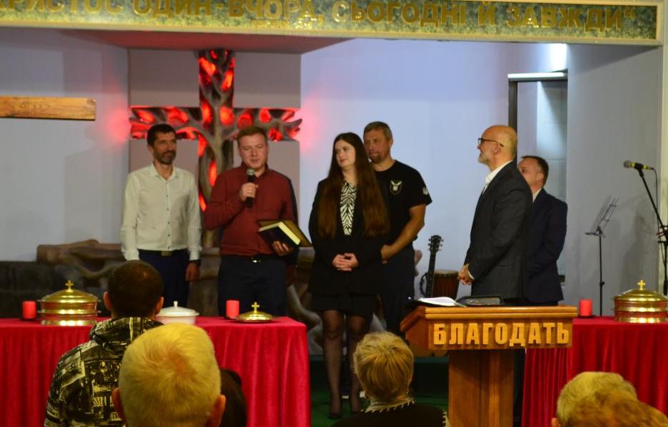 Посвячення нового диякона в церкві "Благодать"