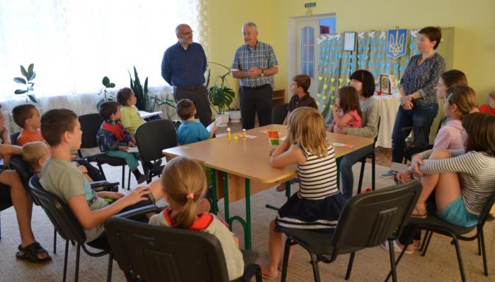 Євангелізаційні поїздки в дитячі будинки разом із місіонером зі США