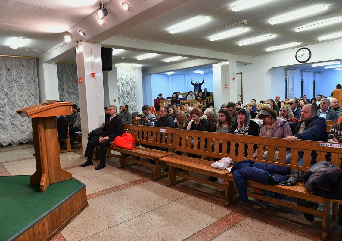Вечірня молитва за участі 9 церков в Євангельській церкві «Благодать»